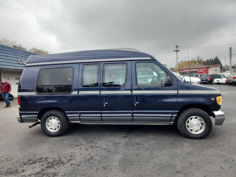 2002 Ford Econoline Van Commercial's photo