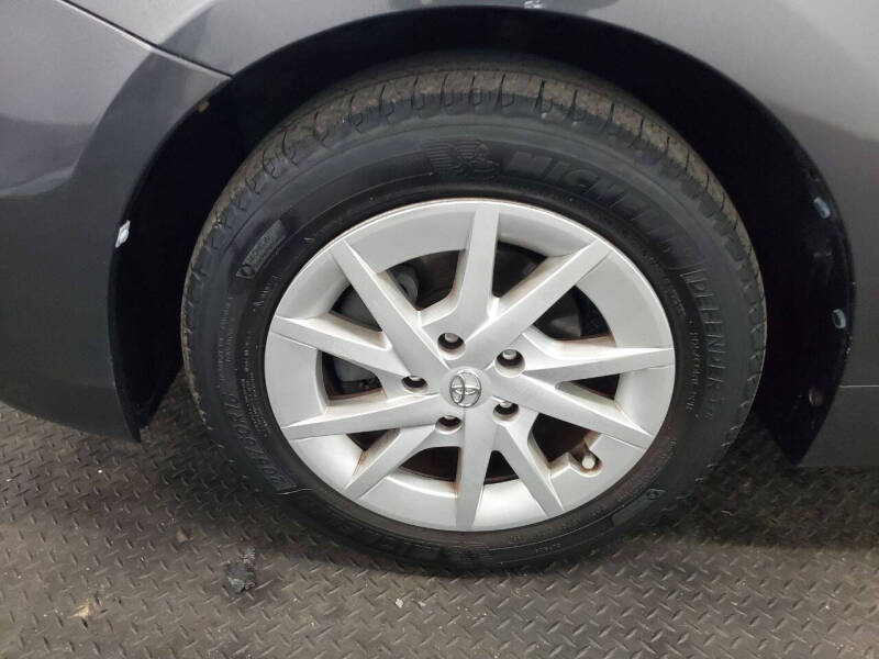 2014 Toyota Prius v Three