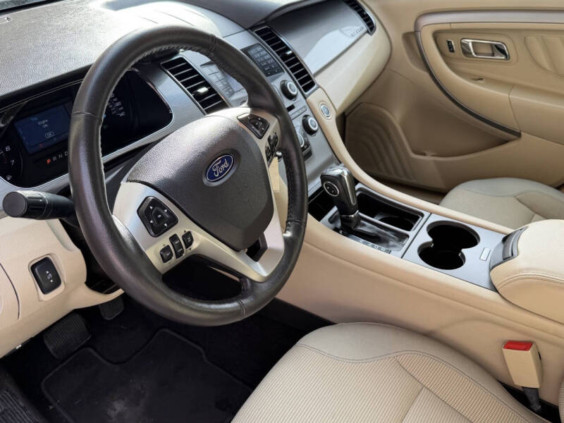 2018 Ford Taurus SEL