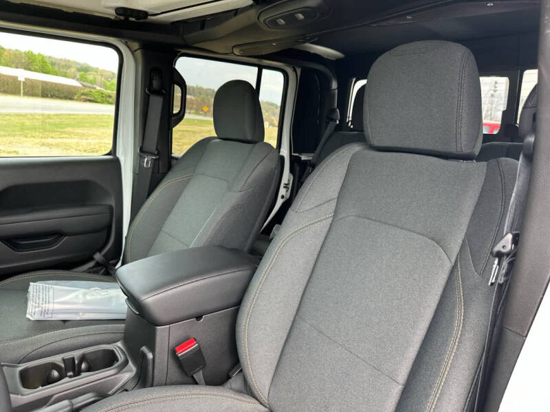 2025 Jeep Gladiator Sport S