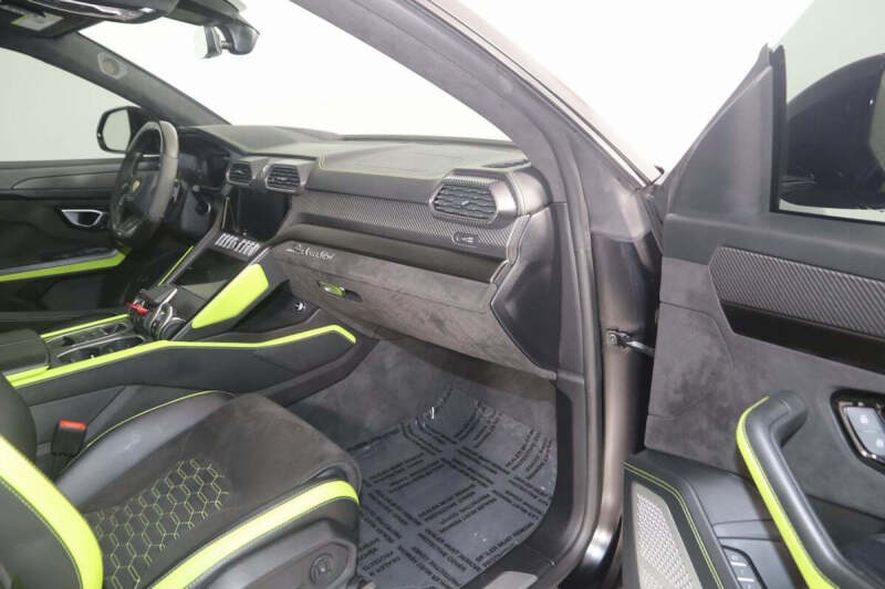 2022 Lamborghini Urus