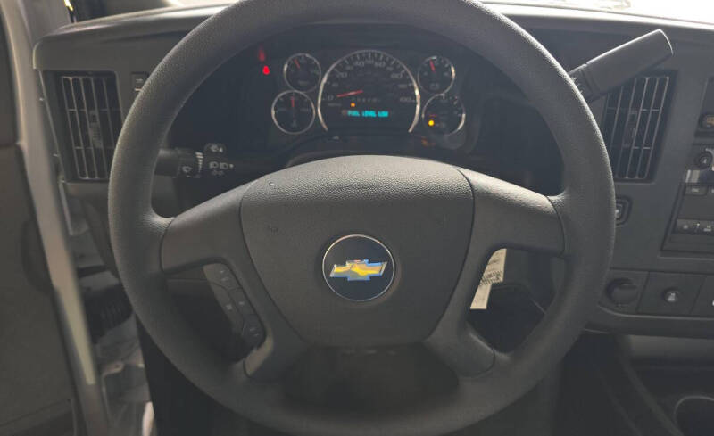 2025 Chevrolet Express 2500