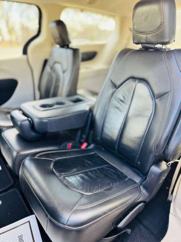 2017 Chrysler Pacifica Touring-L