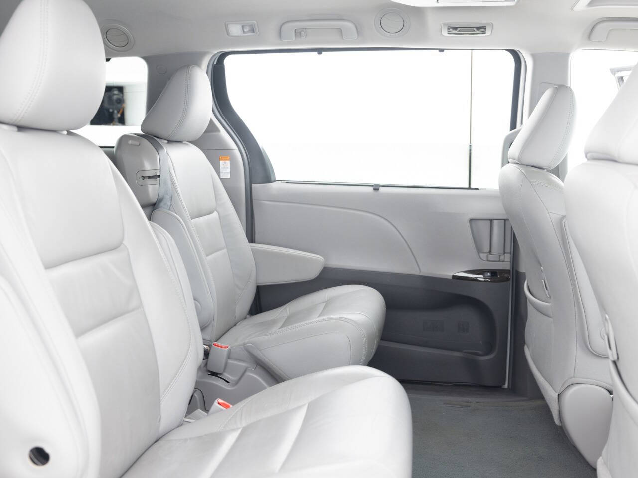 Used Car 2017 Toyota Sienna  Xle Premium 8 Passenger 4dr Mini Van For Sale Under $20,000 In Coal City, Illinois