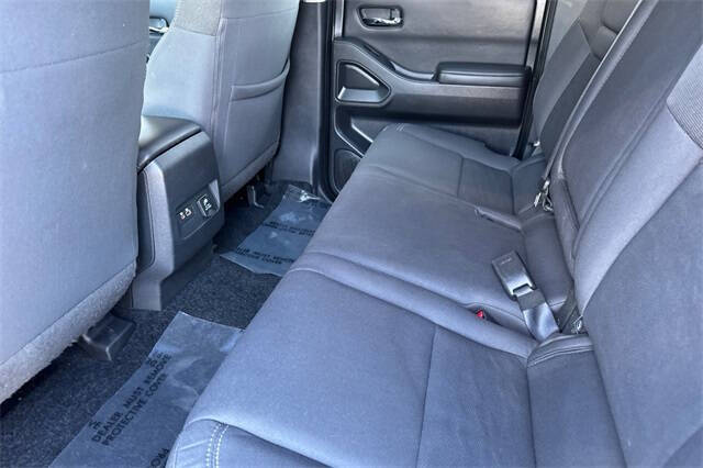 2024 Nissan Frontier SV