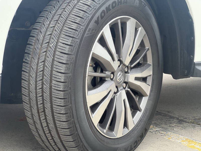 2019 Nissan Pathfinder SL