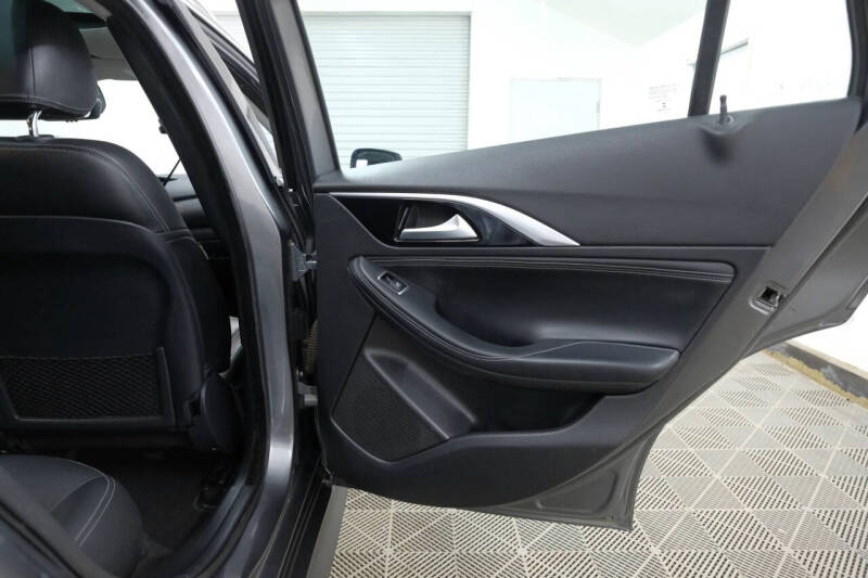 2017 Infiniti QX30 Premium