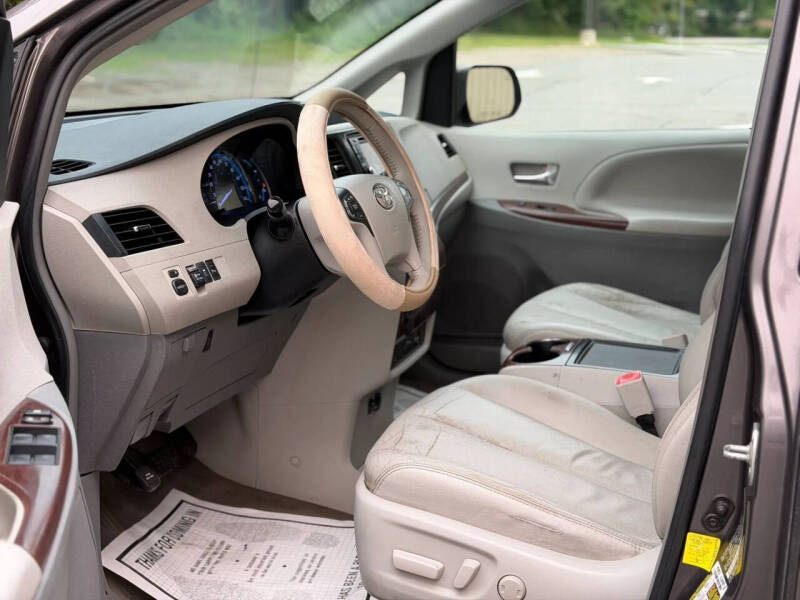 2012 Toyota Sienna
