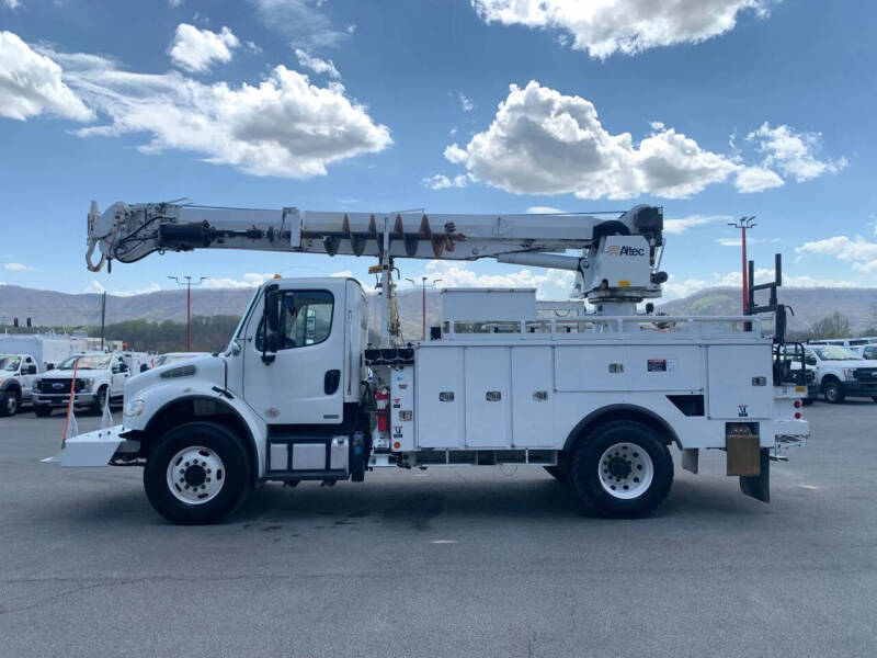 2012 Freightliner M2 106