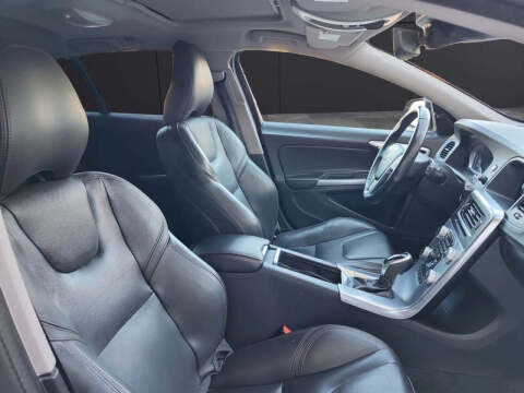 2017 Volvo V60 Cross Country T5 Premier