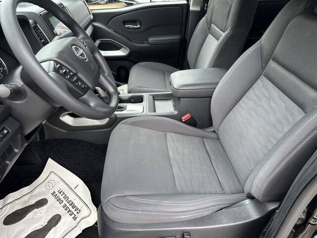 2022 Nissan Frontier SV