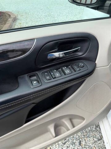 2016 Chrysler Town and Country Touring