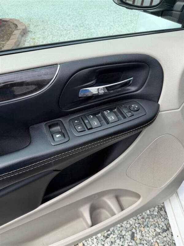 2016 Chrysler Town and Country Touring