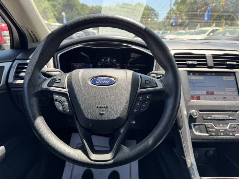 2017 Ford Fusion SE