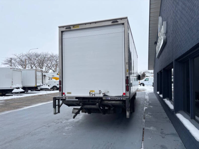 2018 Isuzu NRR 24FT Box Truck
