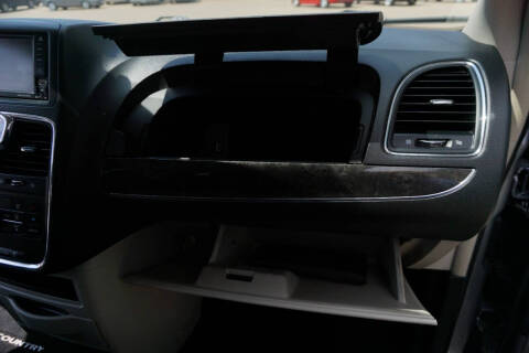 2016 Chrysler Town and Country Touring