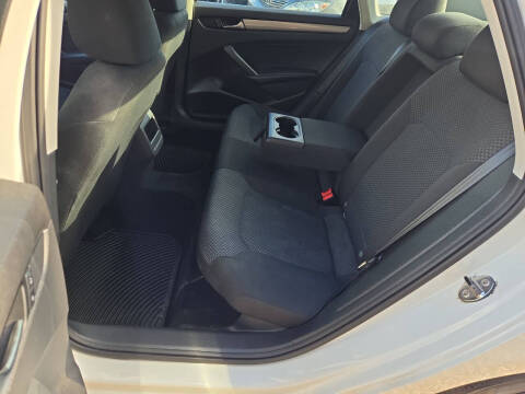 2014 Volkswagen Passat 1.8T S PZEV