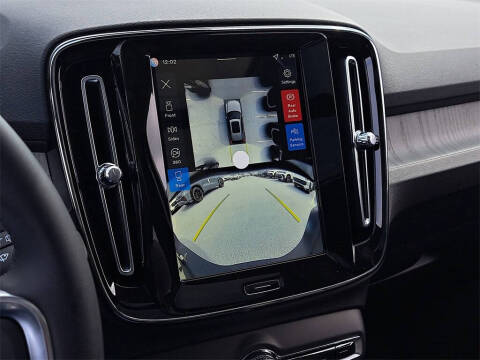 2026 Volvo XC40 B4 Plus