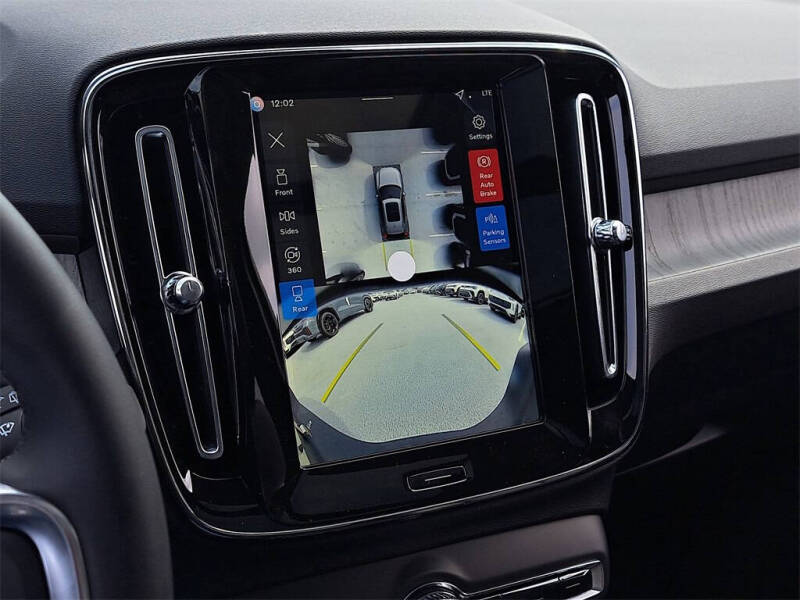 2026 Volvo XC40 B4 Plus