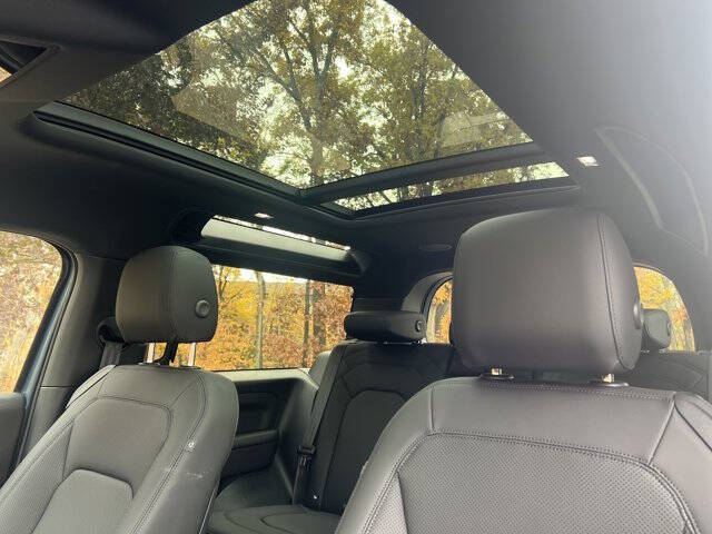 2025 Land Rover Defender 90 P400 X-Dynamic SE