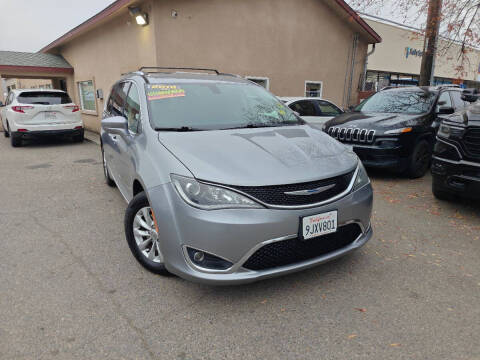 2018 Chrysler Pacifica Touring L