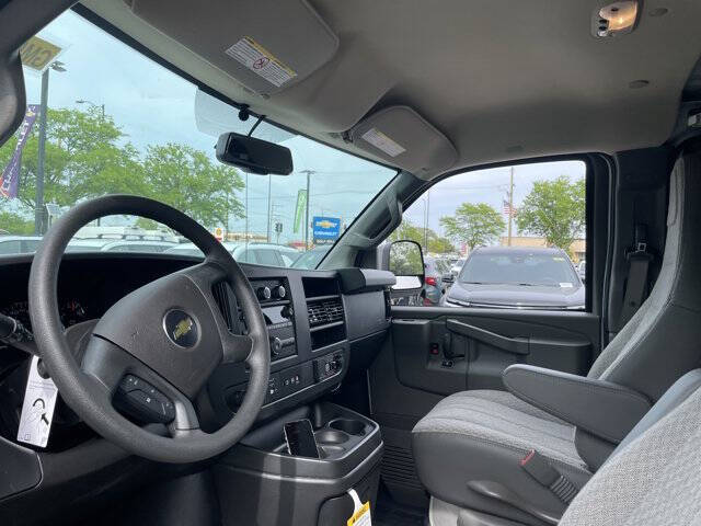 2025 Chevrolet Express 3500