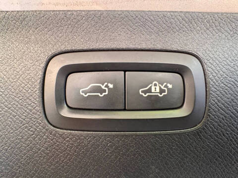 2017 Volvo XC90 T6 Momentum