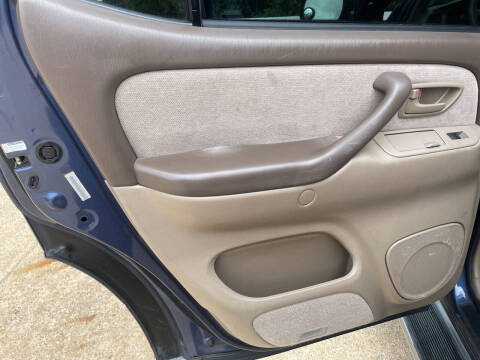 2004 Toyota Sequoia SR5