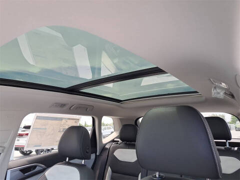 2025 Volkswagen Taos SEL 4Motion