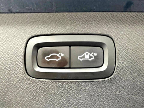 2019 Volvo XC90 T6 Momentum