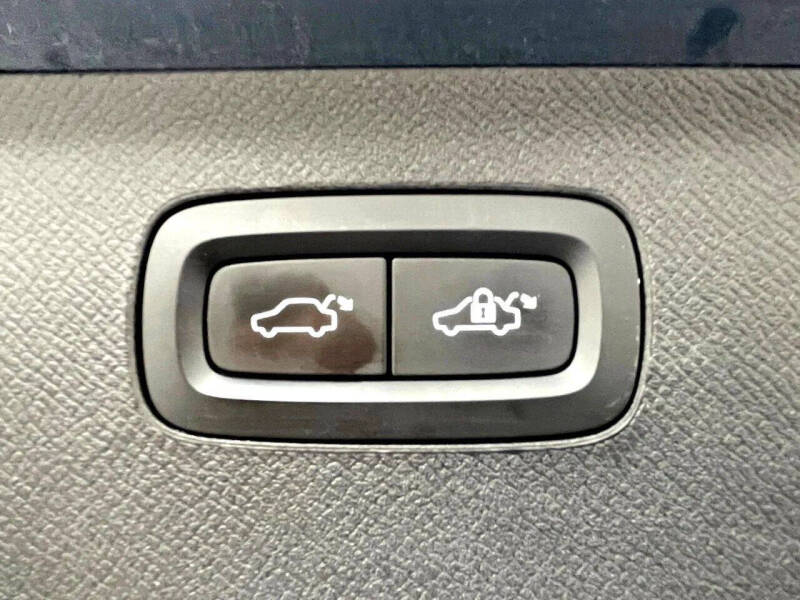 2019 Volvo XC90 T6 Momentum