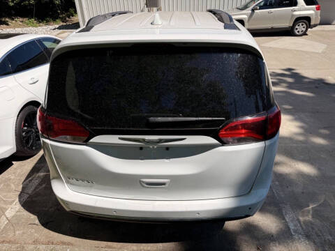 2017 Chrysler Pacifica Touring-L