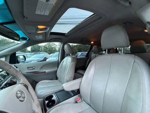 2013 Toyota Sienna XLE 7-Passenger