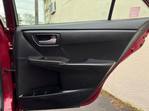 2017 Toyota Camry Hybrid LE