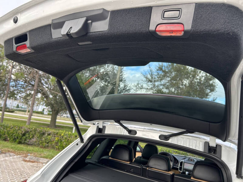 2017 Porsche Cayenne Platinum Edition