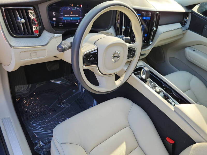 2023 Volvo XC60 B5 Plus Bright Theme