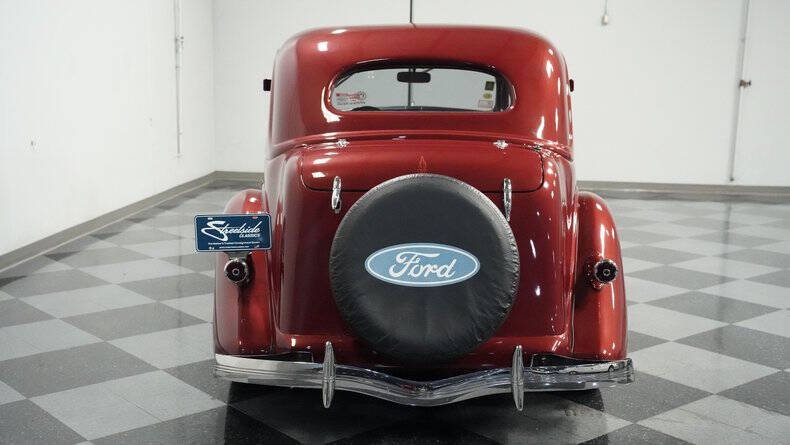 1935 Ford Tudor