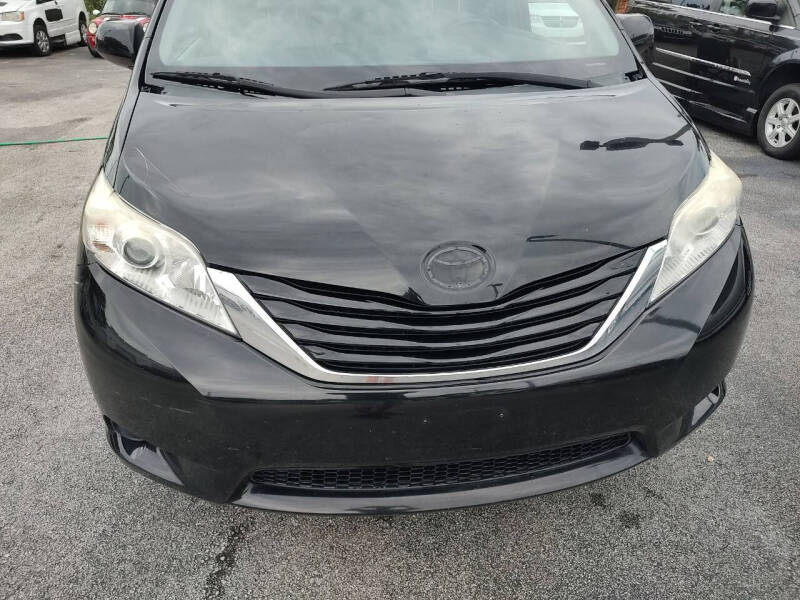2015 Toyota Sienna LE 8-Passenger