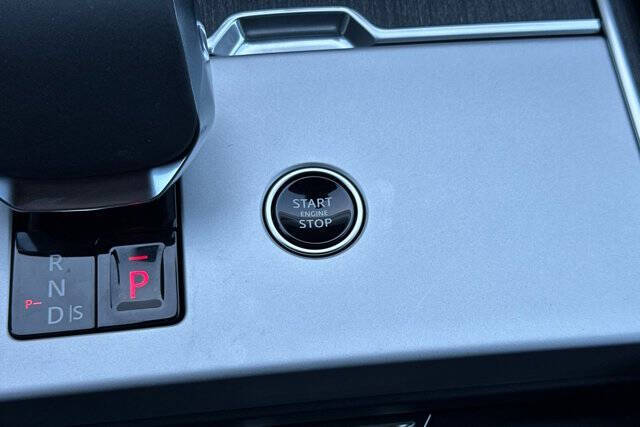 2025 Land Rover Range Rover P530 SE