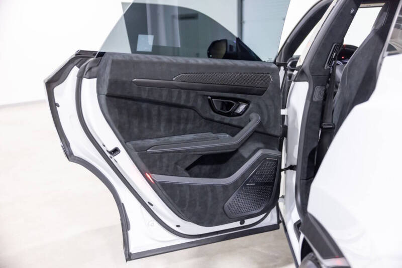 2023 Lamborghini Urus Performante