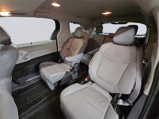 2022 Toyota Sienna Limited 7-Passenger