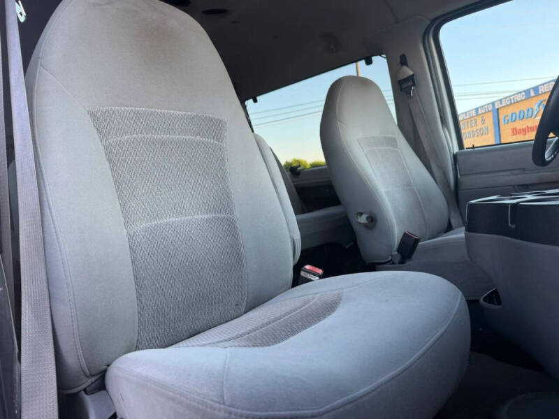 2006 Ford E-Series E-350 SD XLT