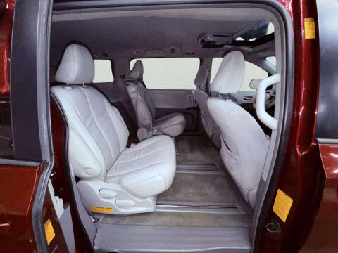 2013 Toyota Sienna XLE 8-Passenger