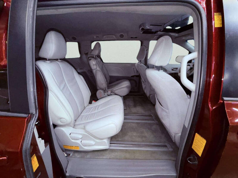 2013 Toyota Sienna XLE 8-Passenger