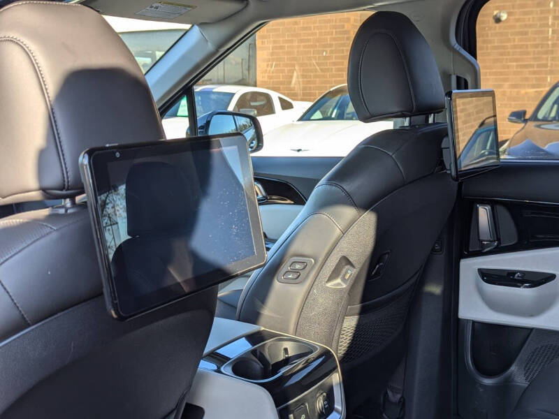 2024 Kia Carnival SX