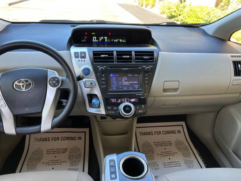 2013 Toyota Prius v Five