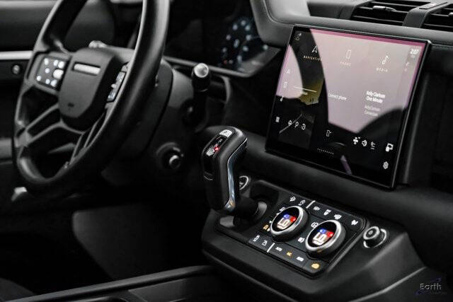 2024 Land Rover Defender 130 P400 X-Dynamic SE