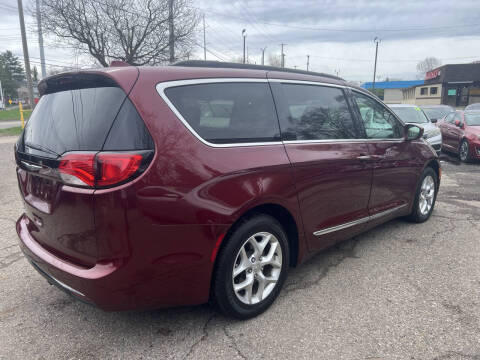 2017 Chrysler Pacifica Touring-L