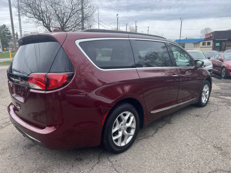 2017 Chrysler Pacifica Touring-L