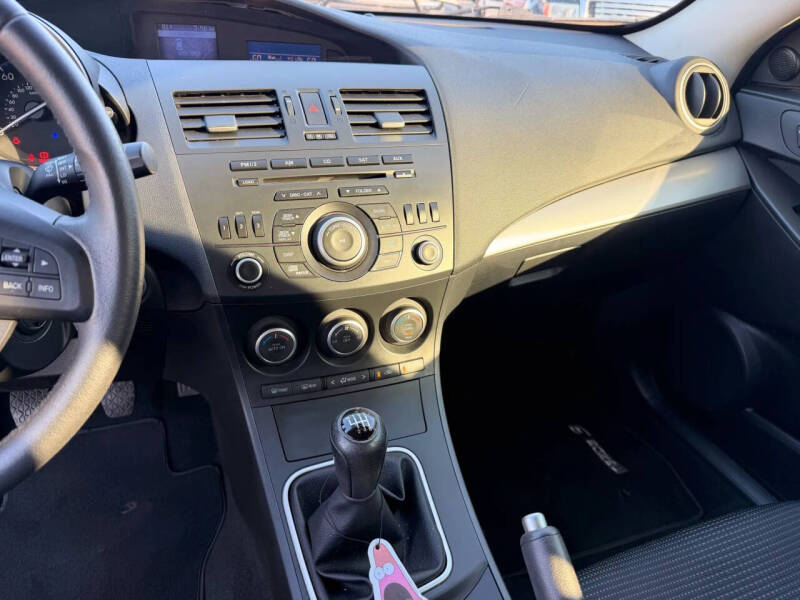 2013 Mazda MAZDA3 i Touring